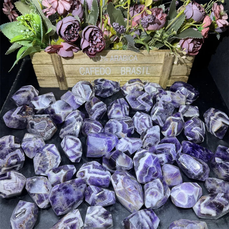 Wholesale Hot Sale  Fengshui Natural  Handmade Craft Polished Stone Dream Amethyst Freeform  for Gift