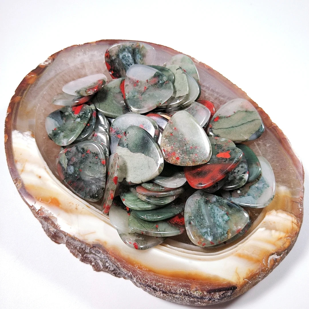 2023 Stone Plectrum Pick Guitar Innovative Natural African Blood Jasper Musical Instrument With Box Guitar Pick Crystal