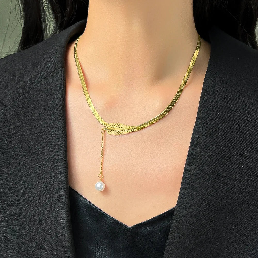 Non Tarnish Gold Plated Stainless Steel Snake Chain Leaf Necklace Stainless Steel Pearl Leaves Pendant Necklace
