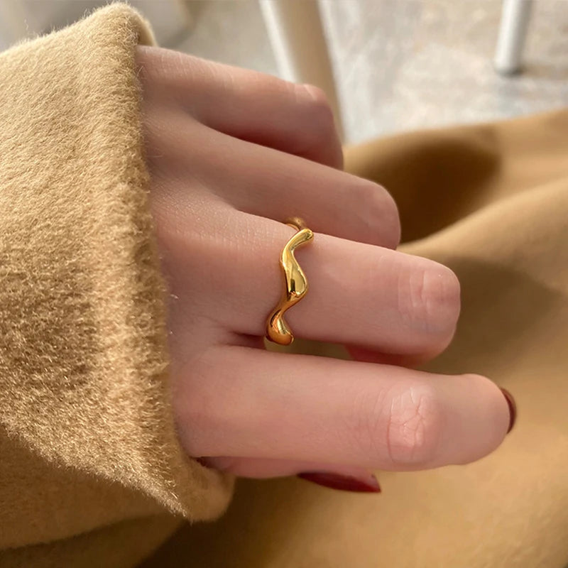 New Trendy Minimalist 18k Gold Plated Stainless Steel Irregular Band Waves Ring Statement Ring Wedding Jewelry