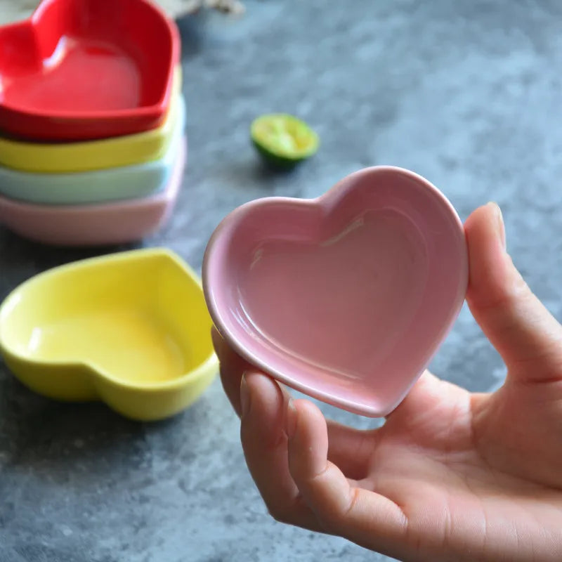 Cute Heart Shape Ceramic Sauce Dish Mini Kitchen Seasoning  Tableware Condiment Dishes Dipping Bowl for Snack Serving Dishes