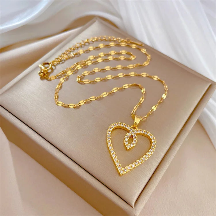 Wholesale New Luxury Stainless Steel 18k Gold Plated Dainty Exaggerated Diamond Love Pendent Necklaces