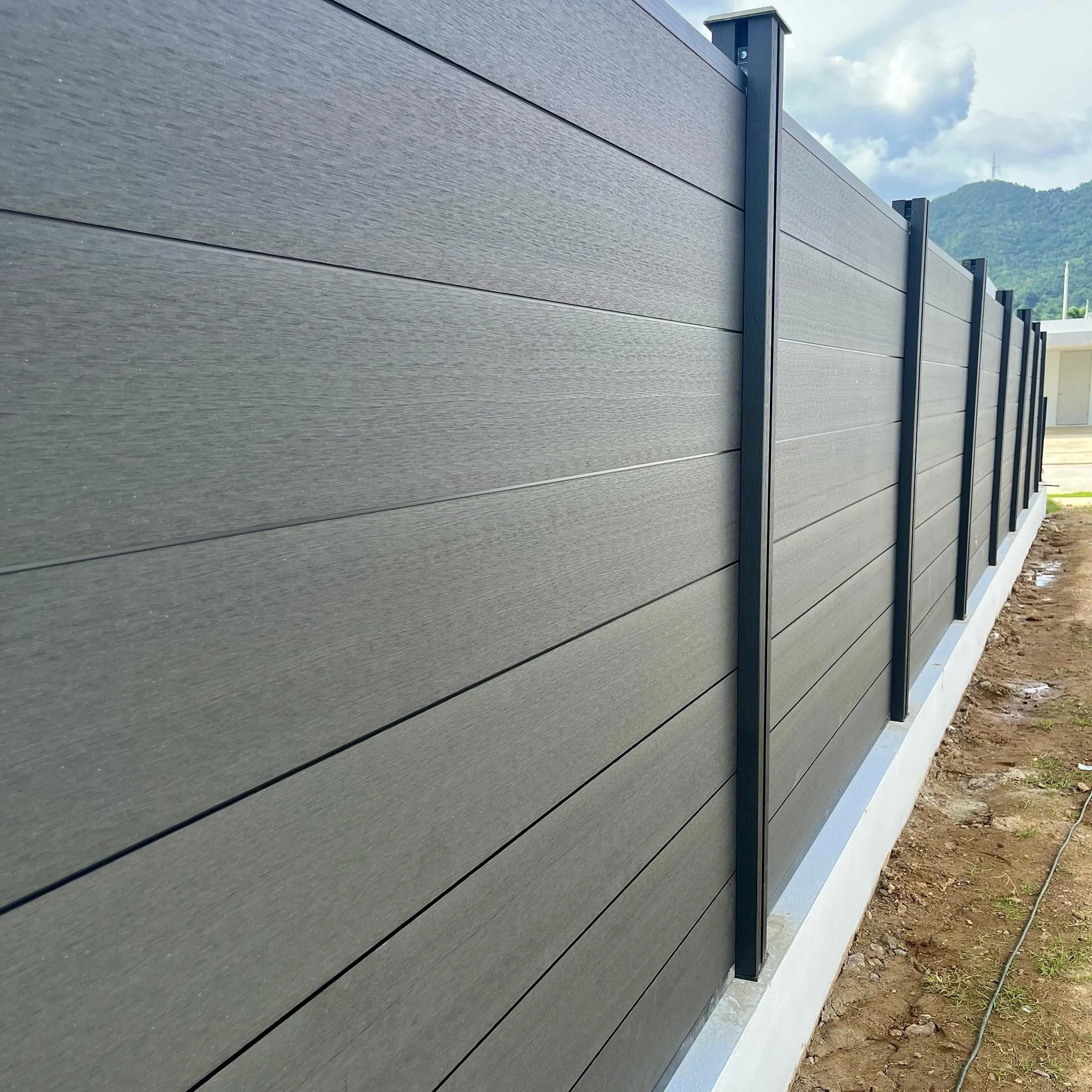 Waterproof Durable WPC Composite Fence Aluminum Frame Eco-Friendly Rot Proof Ranch Residential Commercial Use 3D Design 15-Year