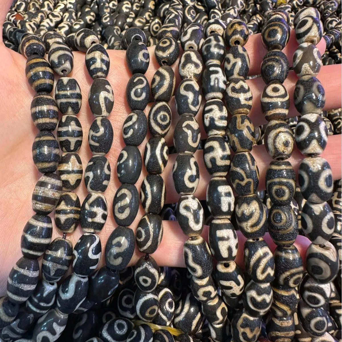 Hot Sale DIY Natural Tibetan Agate Dzi Beads Different Designs for Choice 8x12mm 30PCs/Strand 1914299