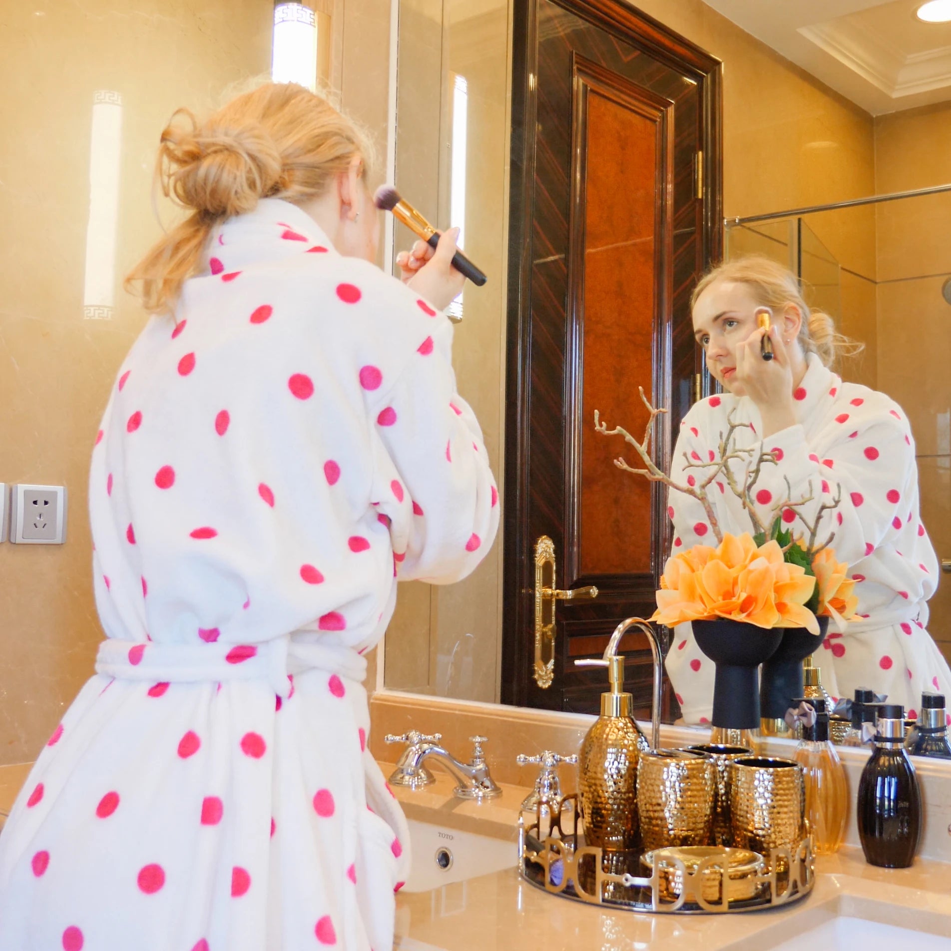 Flannel High Quality Soft Cheap Plus Size Spa Luxury Girls Women Coral Fleece Satin Bath Robe Towel