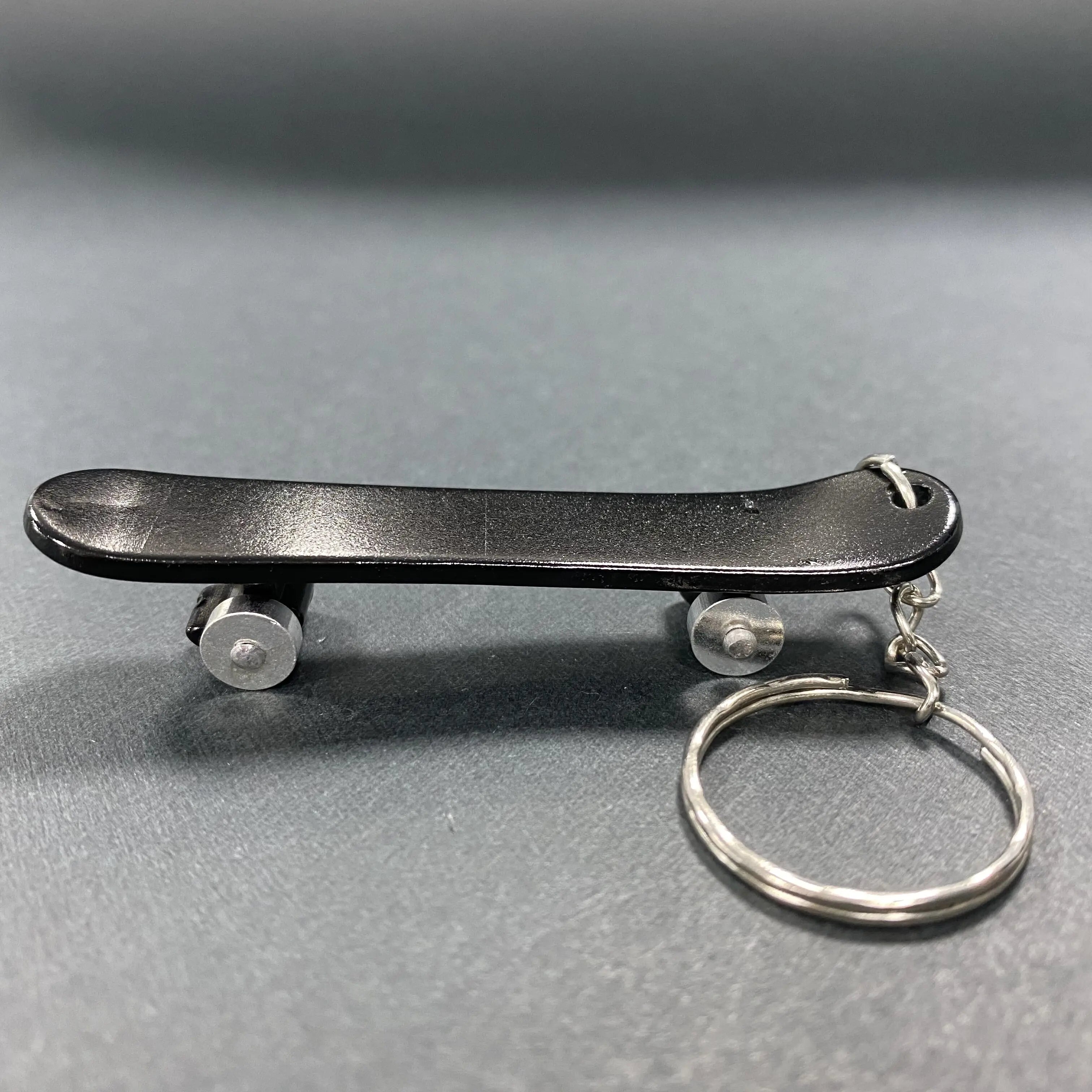 Custom Eco-friendly Fashion Skateboard Charm Logo Zinc Alloy 3D Die Cast Keychains for Promotional Gifts