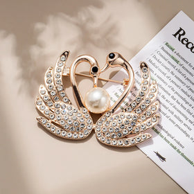 Brooch Female Silk Scarf Buckle Alloy Corsage Able Temperament Versatile Pearl Rhinestone Brooch for Backpacks Bags Jackets