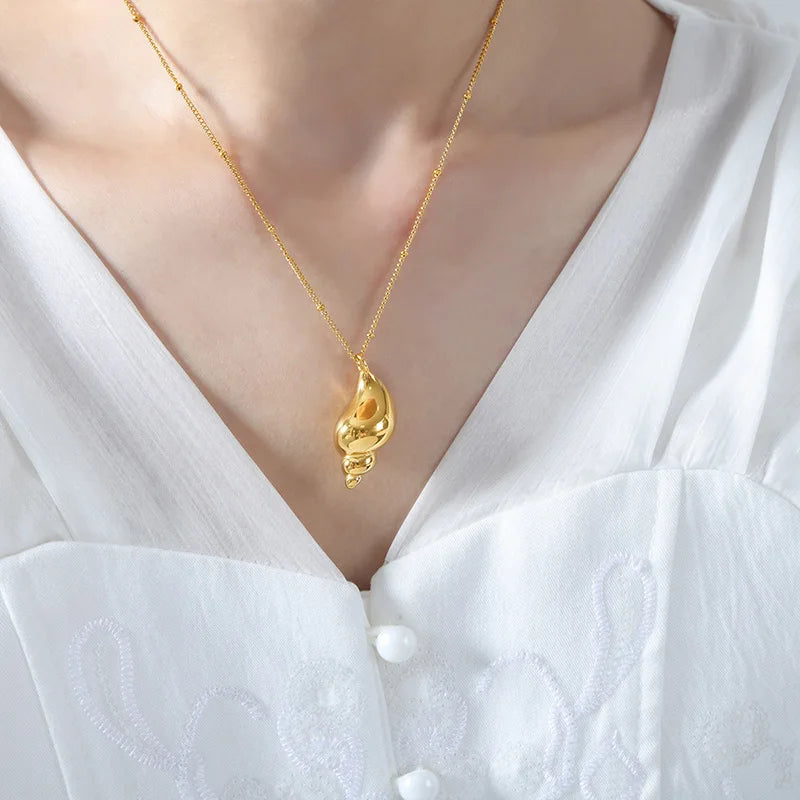 Ins Style Conch Pendant Necklace Stainless Steel 18K Golden Clavicle Chain Hipster Temperament All-Match Accessories Female