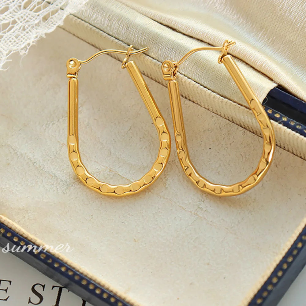 Women Wholesale Fashion Tarnish Free Jewelry Stainless Steel Embossed Large U-Shaped 18K Gold Plated Hoop Earring