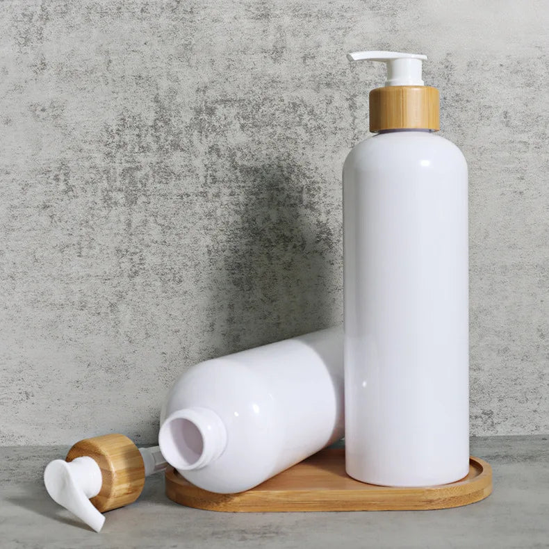 Wholesale 500ml 1000ml PET White Plastic Spray Pump Bottle Bamboo Wooden Lid for Skin Care Serum Shampoo Other Pump Sprayer