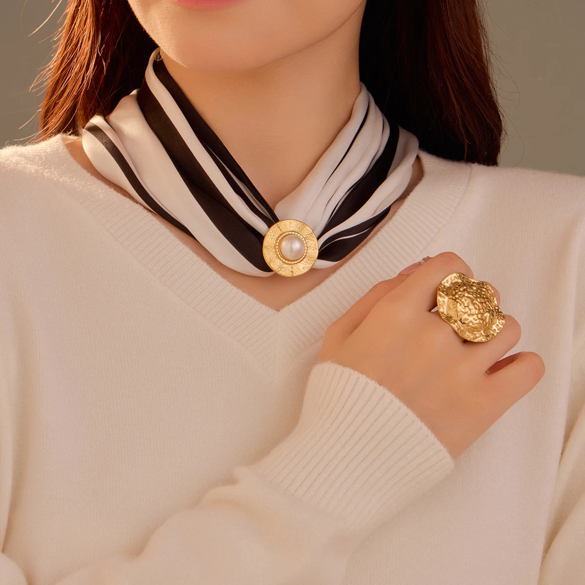 Small Stainless Steel Silk Scarf Ring Vintage Gold 18k Pvd Hammered Texture Convertible Scarf Buckle Ring Pearl