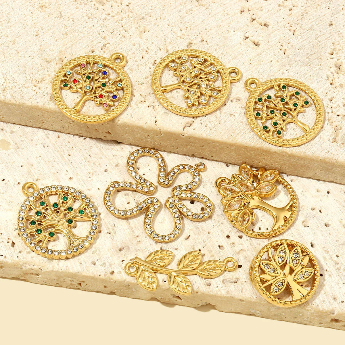Wholesale New Accessories Leaves Flowers Round Tree of Life Stainless Steel Charms for Jewelry Making 18k Gold Necklace Pendant