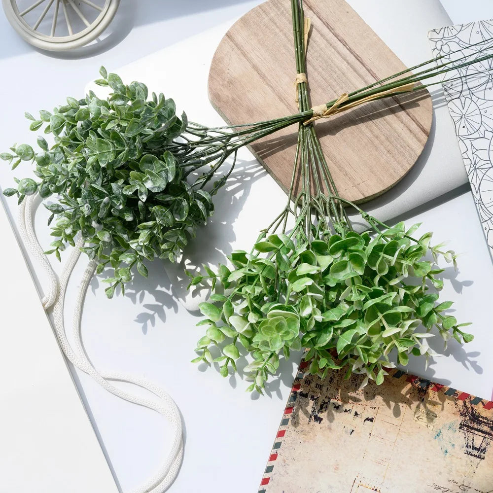 Hot Sale Centerpiece Flower Look Natural Faux Home Decor Artificial Green Plant Flower Plastic Eucalyptus Leaves Bouquet