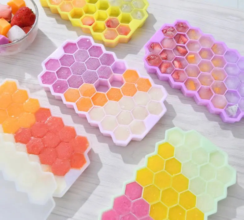 Hot Selling 37 Cavities Honeycomb Shaped Silicone Ice Tray with Lid Foldable Large-capacity Mold