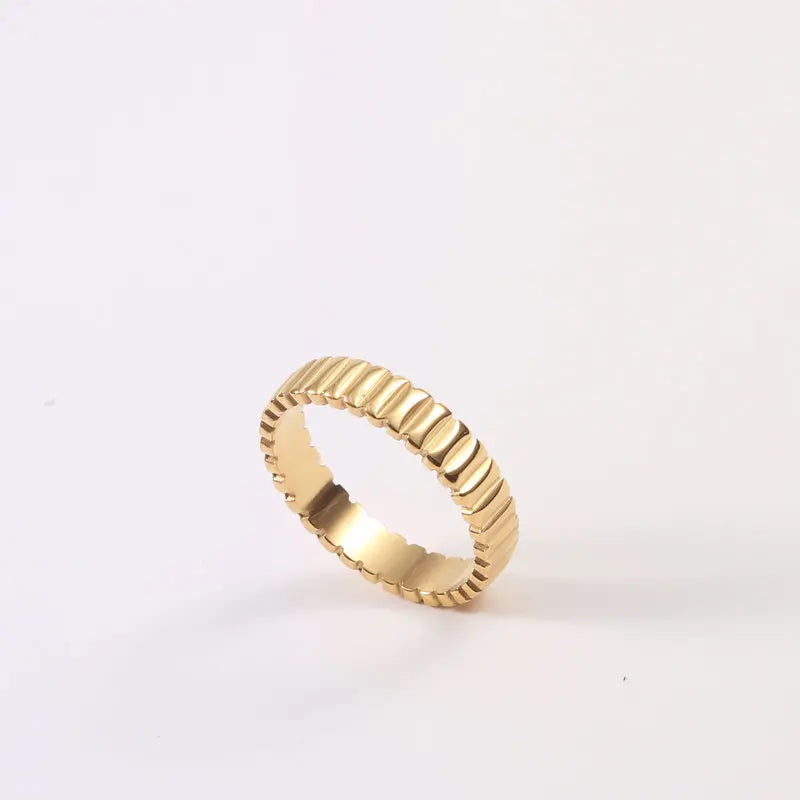Fenny 18K Gold Plated Wholesale No Fade Simple Narrow Croissant Gear Shaped Stainless Steel Finger Ring Trend for Women