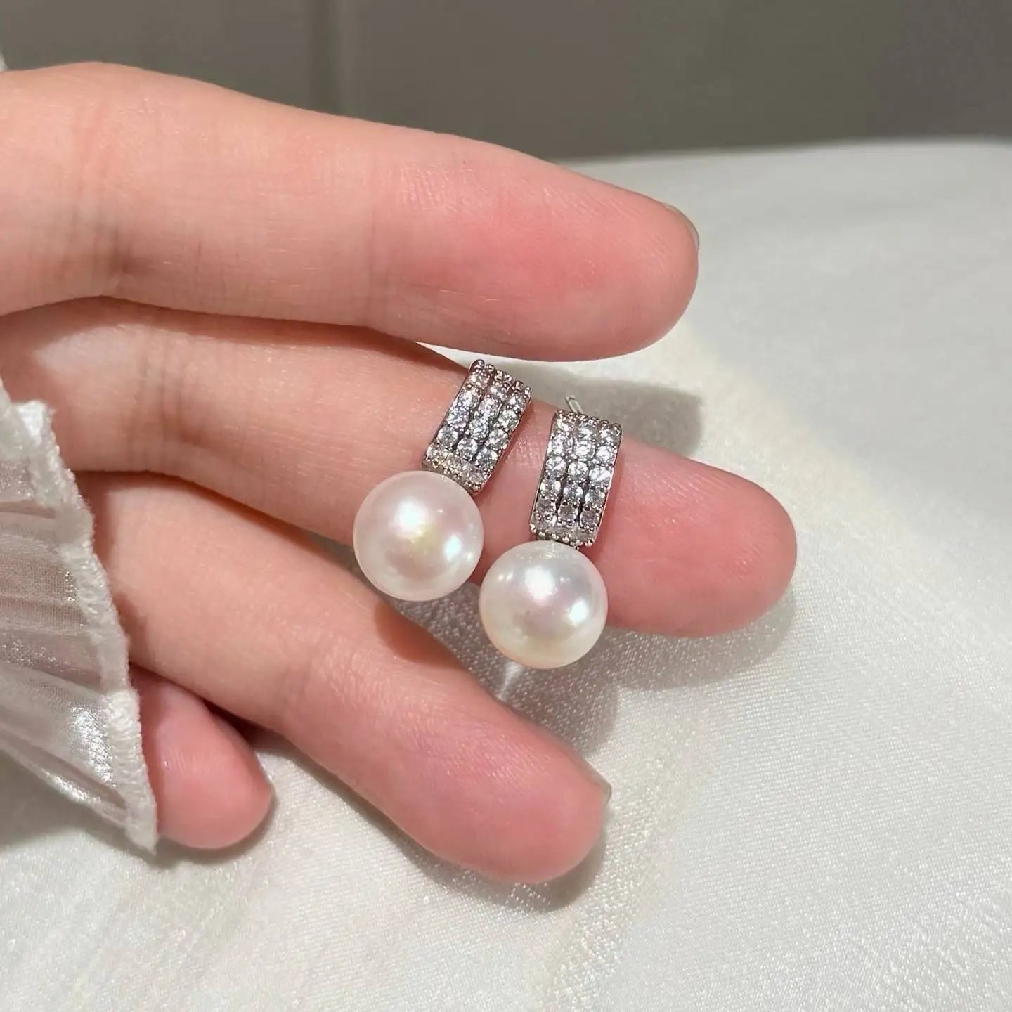 First Choice Temperament Geometric Stud Earrings 9mm AAAA Grade Freshwater Pearl Luxury Anti Allergic Rhodium Plated Design for
