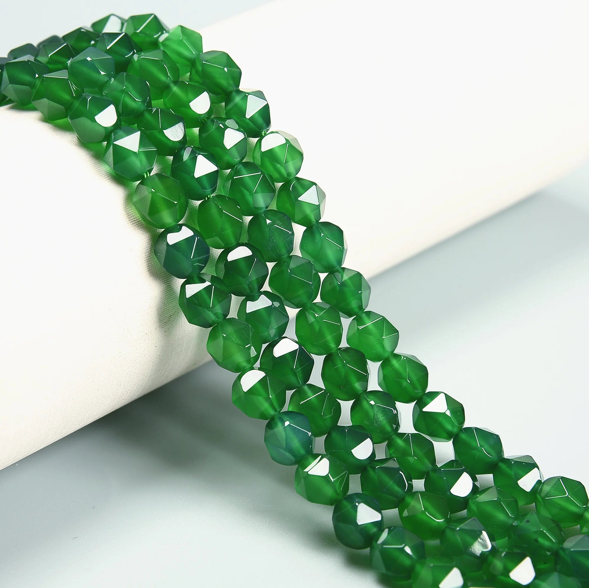 Wholesale Glossy Star Cut Loose Gemstone Strands Green Agate Stone Beads for Women Jewelry Bracelet Making 8mm