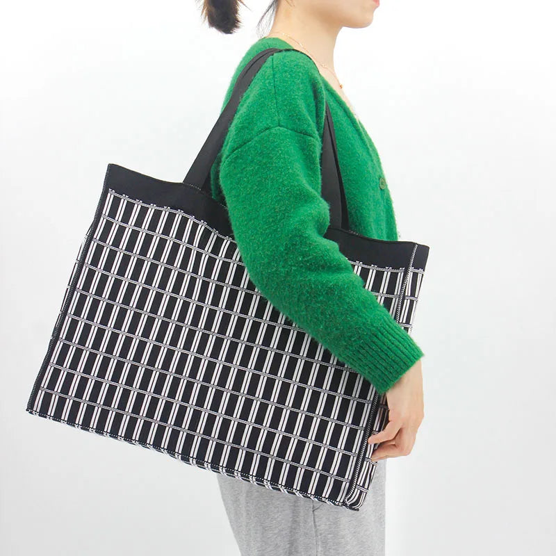 Large Capacity Women's Portable Knitted Tote Bag Checkered Pattern Design for Travel