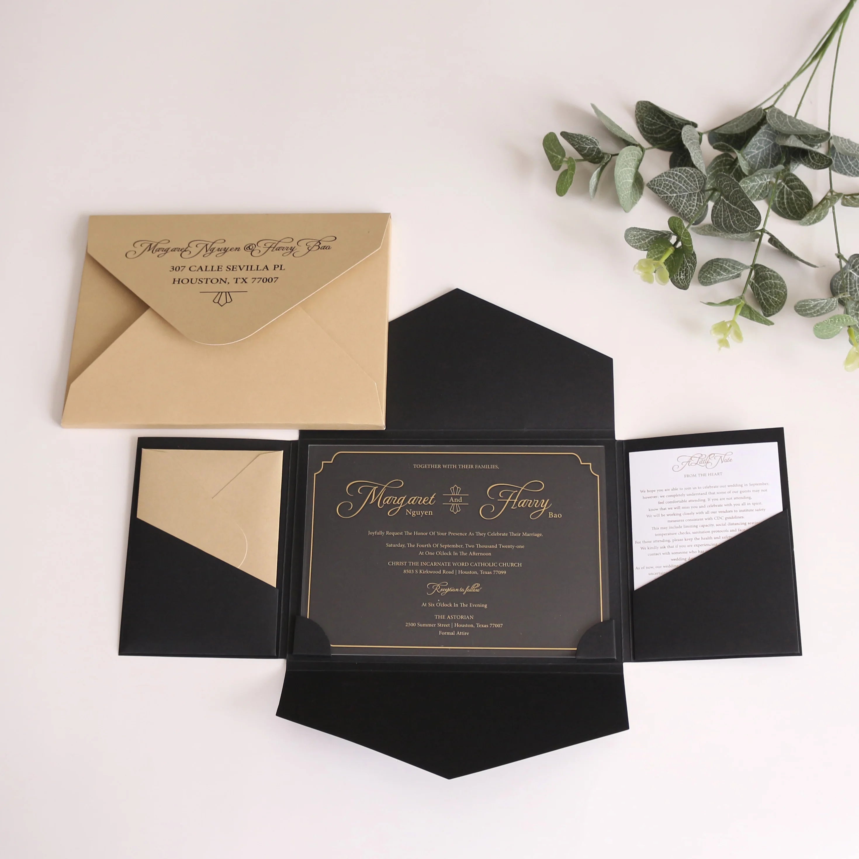 Elegant Clear Acrylic Wedding Invitation Cards Pocket Fold with Gold Foil Stamping Anime Style Craft Details Made From Paper