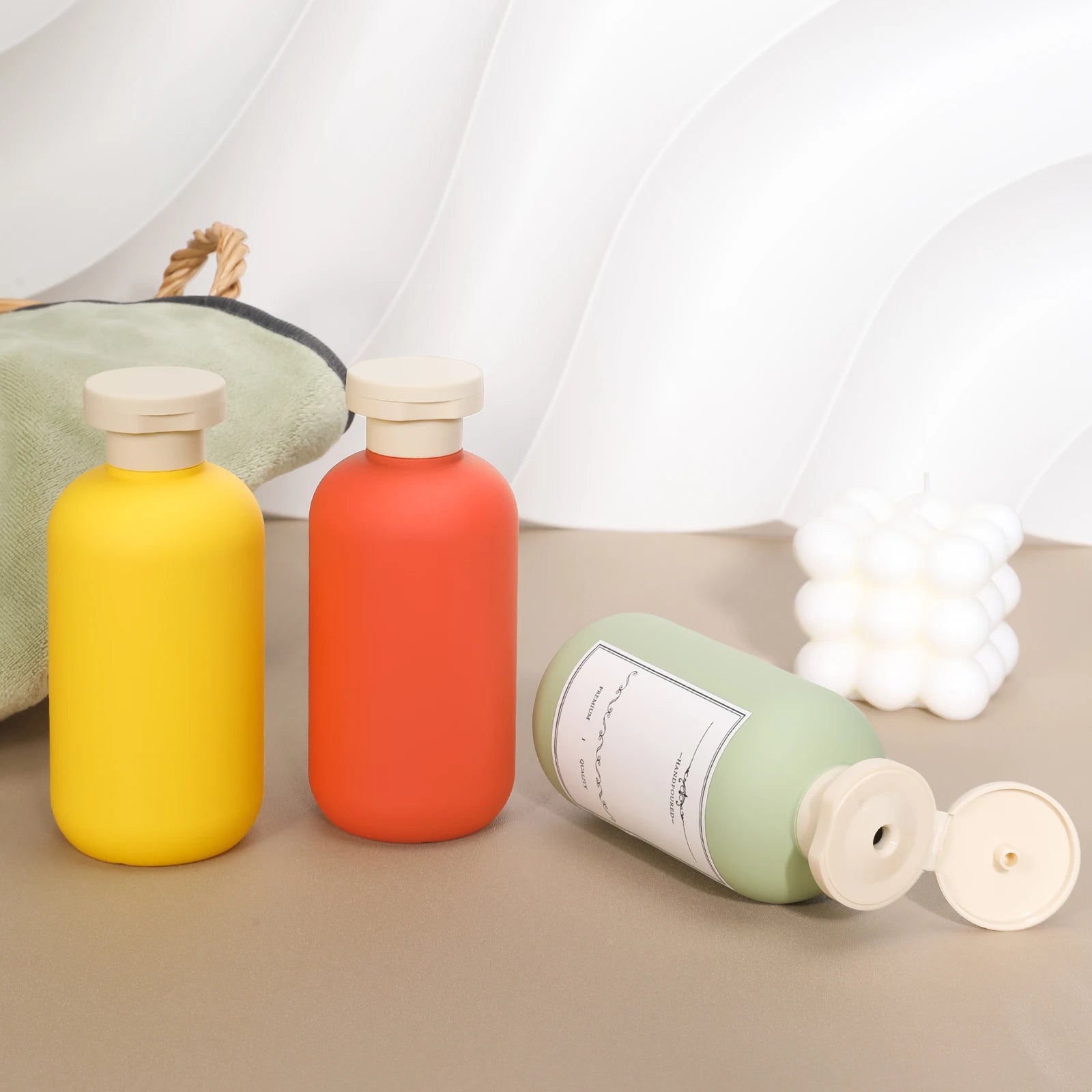New Design Plastic Cosmetic Bottle with Flip Top Cap Beauty and Personal Care Packaging Plastic Shampoo Bottle for Lotion