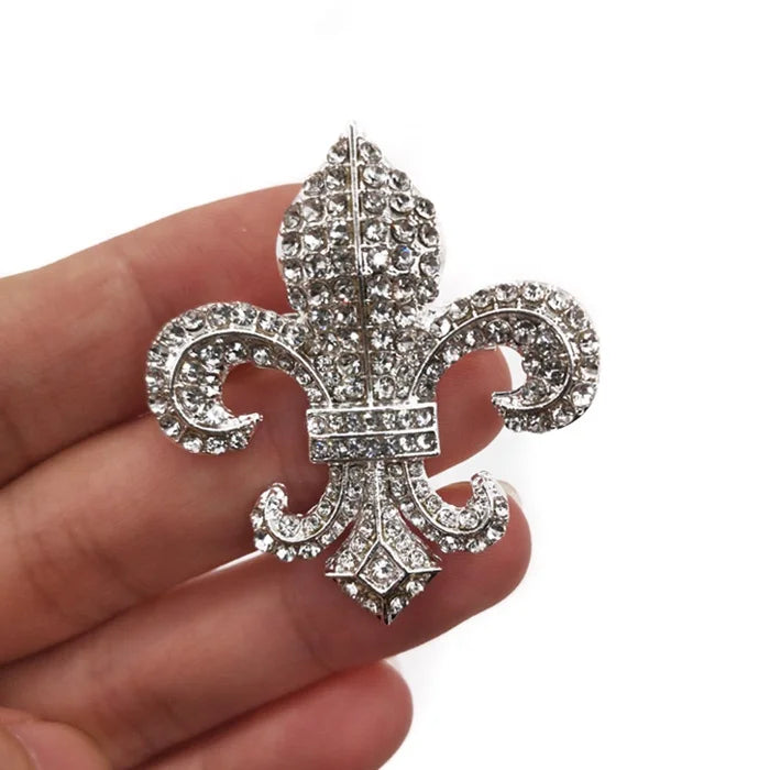 Wholesale Alloy Flatback Rhinestone Fleur De Lis Brooch Diamond Main Stone Plating Processing Technology for Wedding Engagement