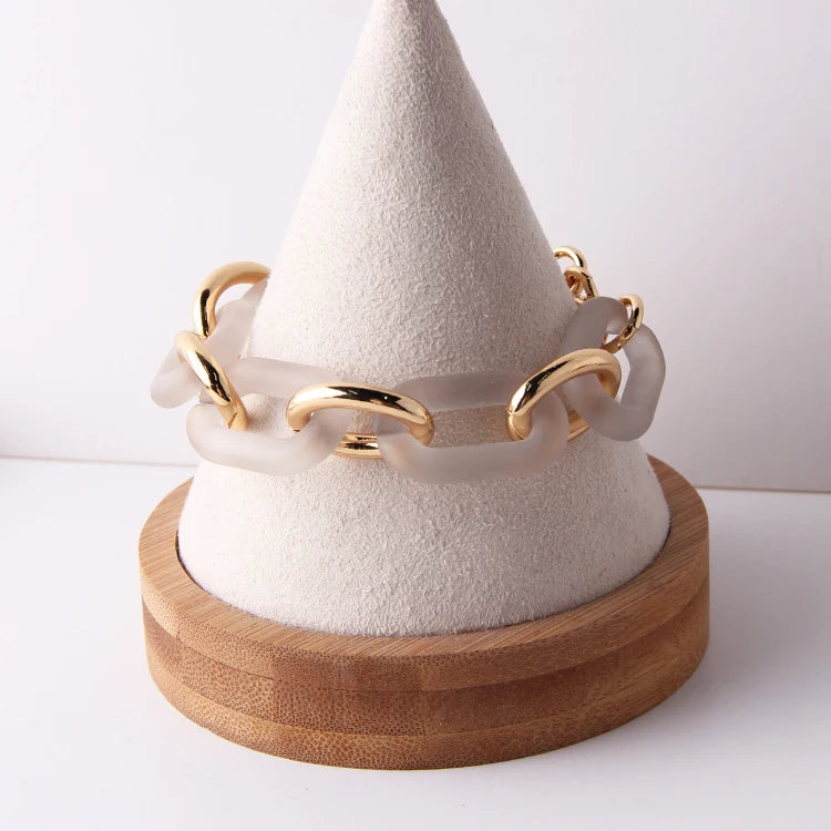 Niche Charm Latest Design Fashion High Sense Resin Brass 16k Gold Plated Clover Hollow Bracelet for Women Ladies