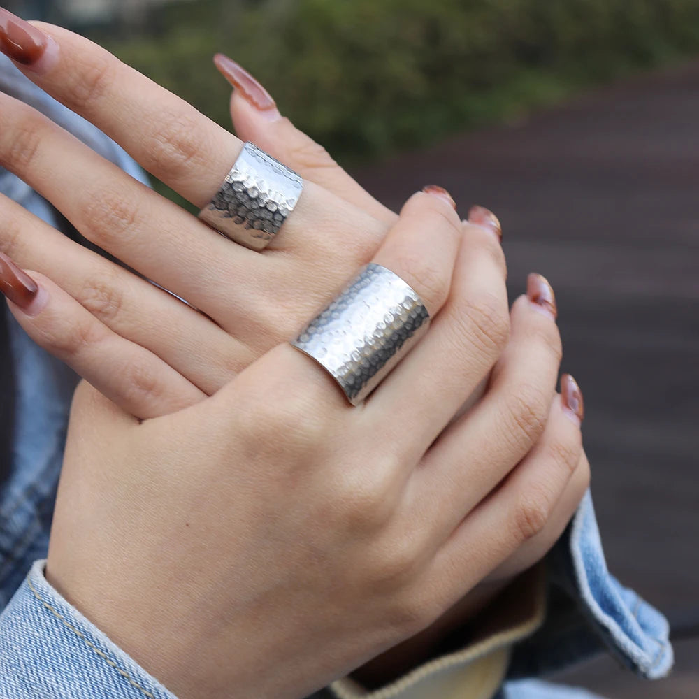 Chris April Fashion Jewelry 316L Stainless Steel PVD Gold Plated Hammered Surface Band Rings for Women