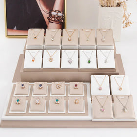 Luxury Leather Jewelry Display Set Showcase Custom Gold& White Pendant Necklace Display Stands for Show