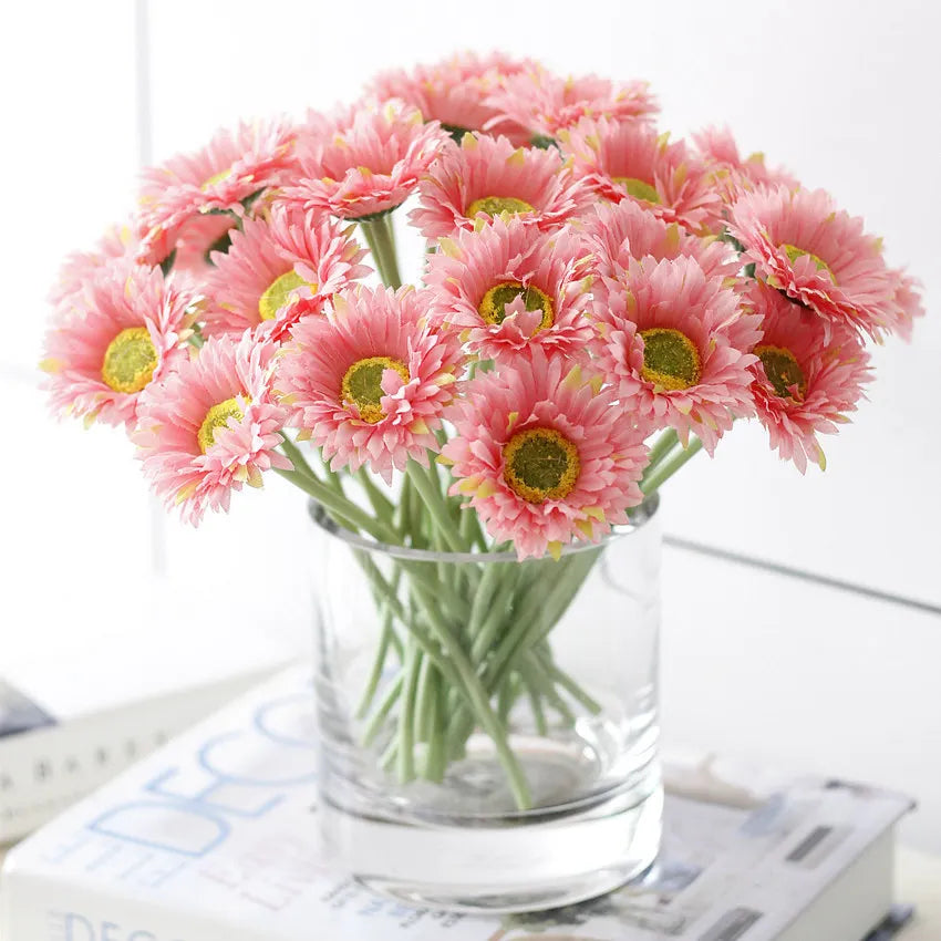 Wholesale Small Artificial Daisy  Flowers Multi-color Pastoral Flowers for Home Decoration Flowers
