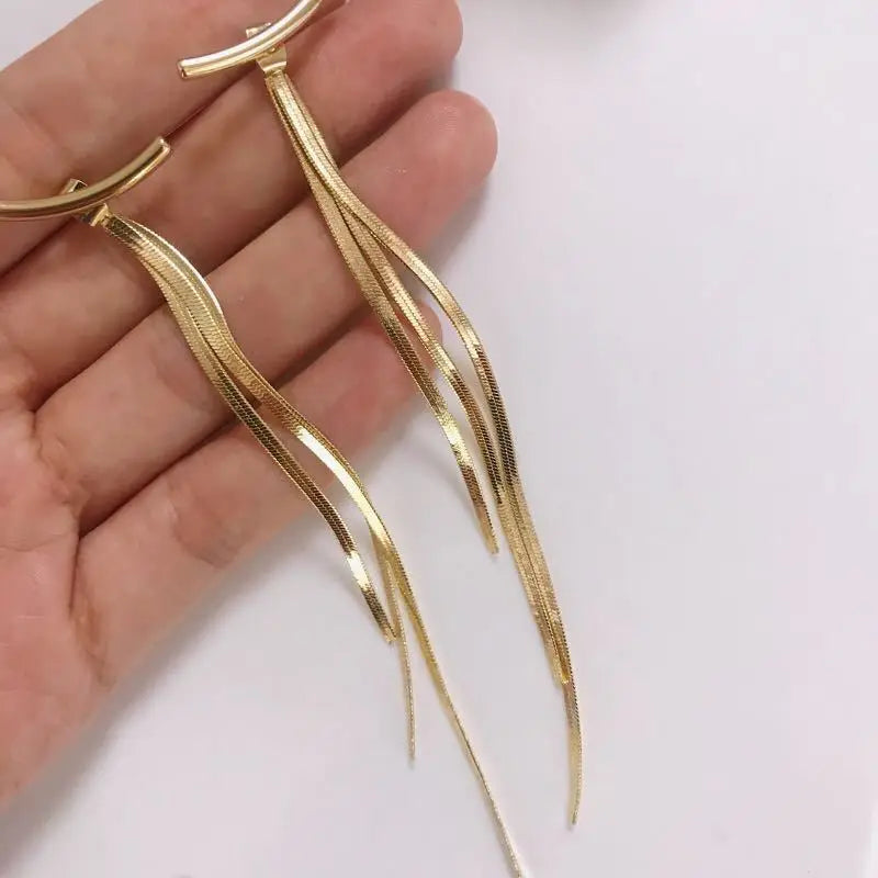 2022 Fashion Trend Gold Plated Hot Metal Chain Dangle Earrings Personalized for Women for Wedding Gift Main Material Alloy