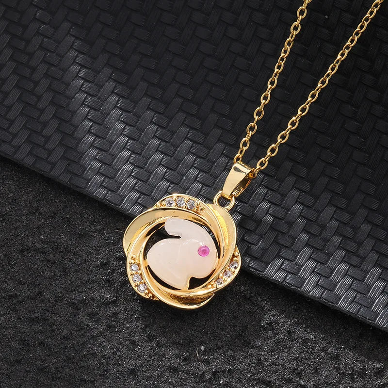 Vintage 18-karat Gold-Plated Clavicle Chain Stainless Steel Diamond Necklace Hollow Flower Design Necklace