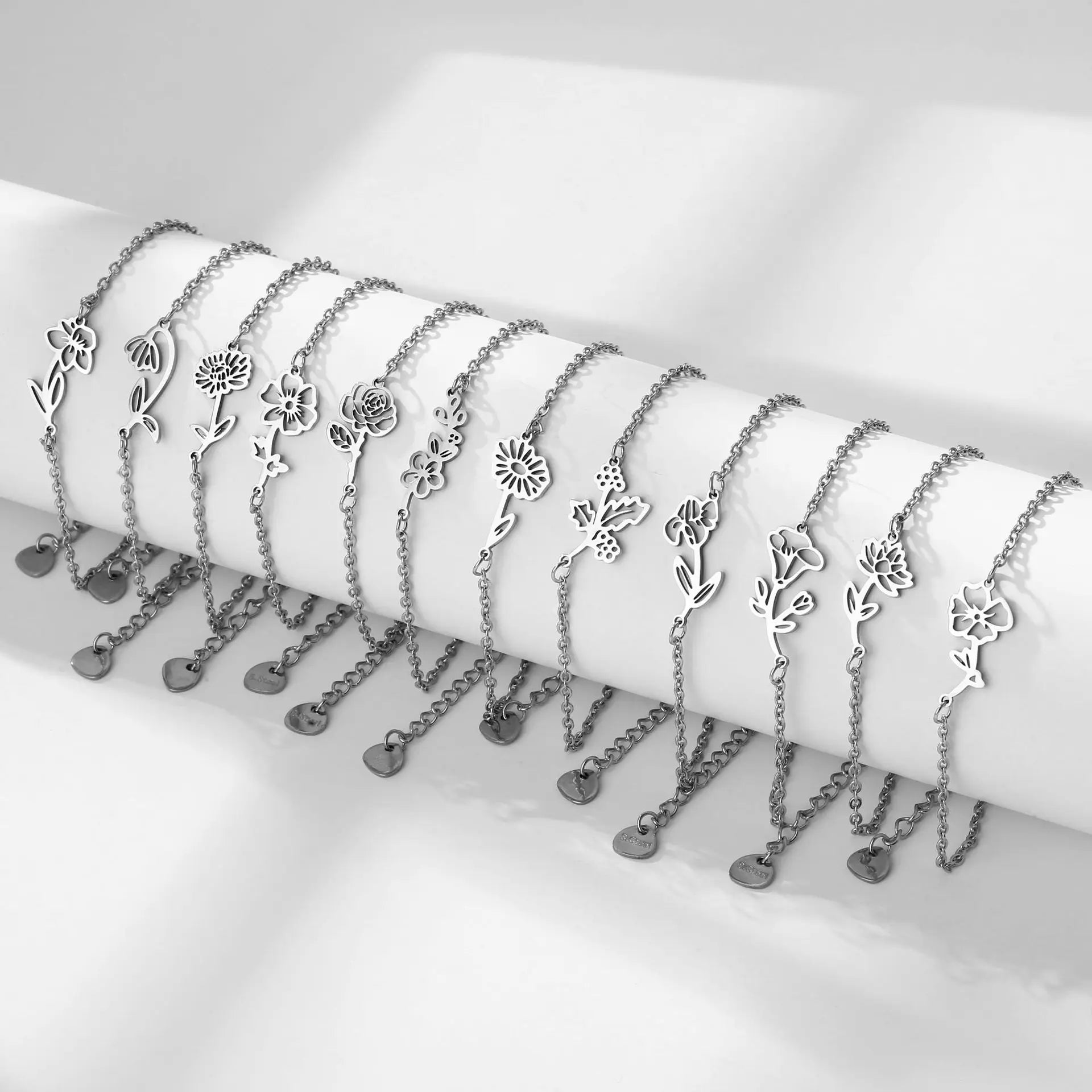 Hot Selling and Affordable Stainless Steel Flower Bracelet Versatile and Fashionable Women's Simple Bracelet