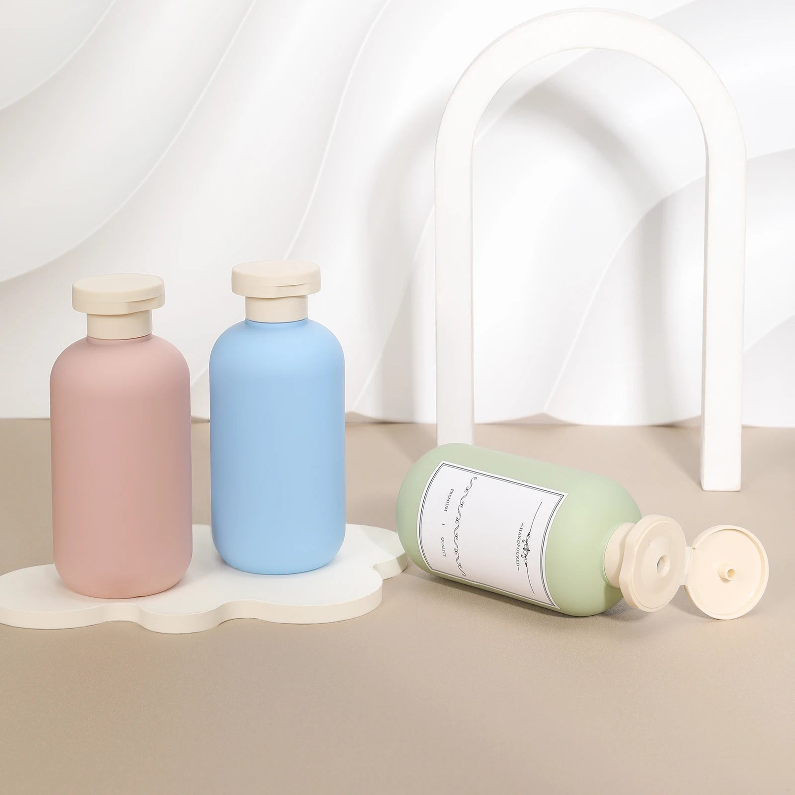 Wholesale Plastic Flip Top Cap Personal Care Bottle for Lotion Cosmetic and Shampoo Packaging
