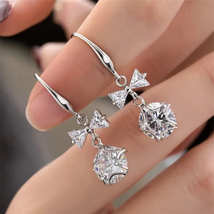 Huitan Gorgeous Crystal Cubic Zirconia Anniversary Ladies Wholesale Newly Silver Plated Women Rings