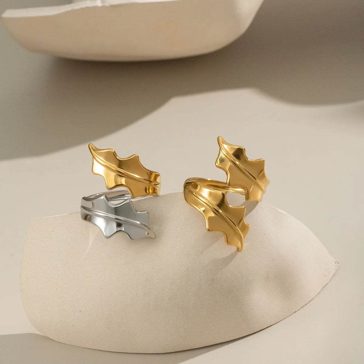 Wholesale Retro Gold Plated Stainless Steel Leaf Opening Ring Non Tarnish Waterproof Geometric Ring Jewelry for Women