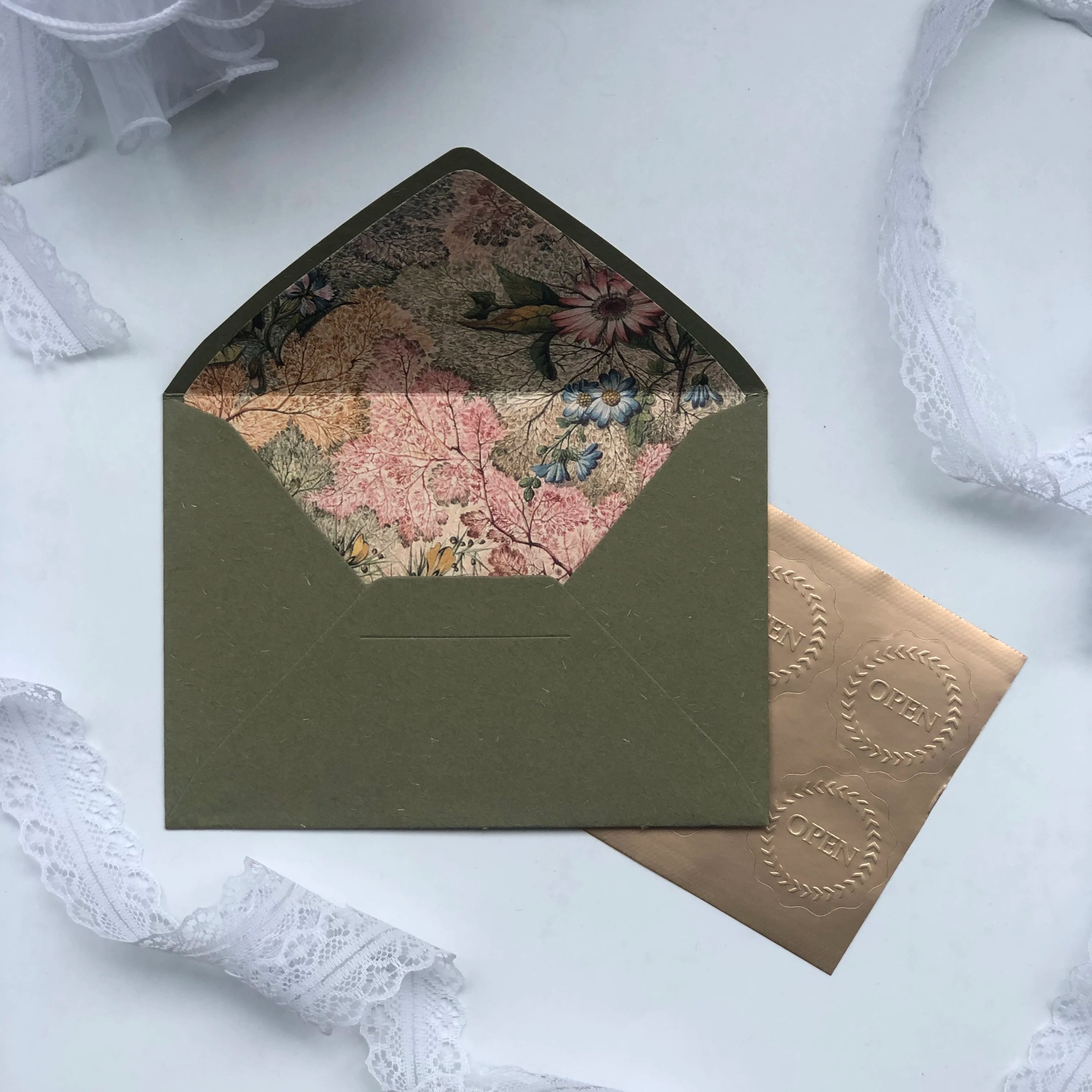 Vintage Matte Green Envelope Gold Foil Sticker Closure Low MOQ Envelope Business Invitation Letter