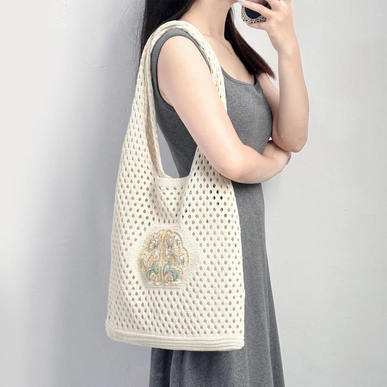 2024 New Arrival Chinese Traditional Handmade Embroidery Knitted Hollowed Solid Color Beach Tote Shopping Bags Summer/Winter