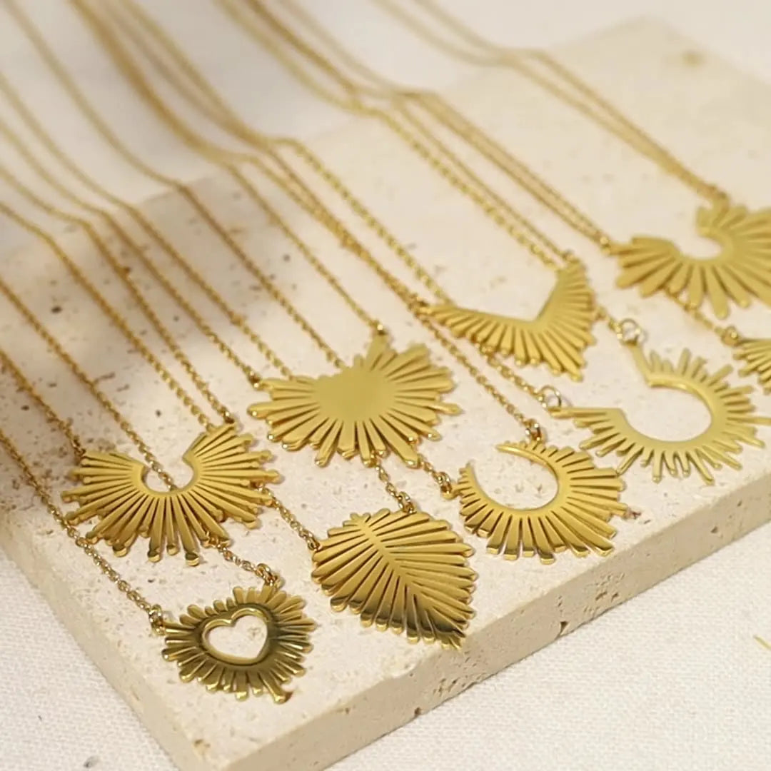 Personality Niche Sunflower Series Set Collar Wholesale 18K Gold Titanium Steel Short Necklace Burst Collarbone Chain Female