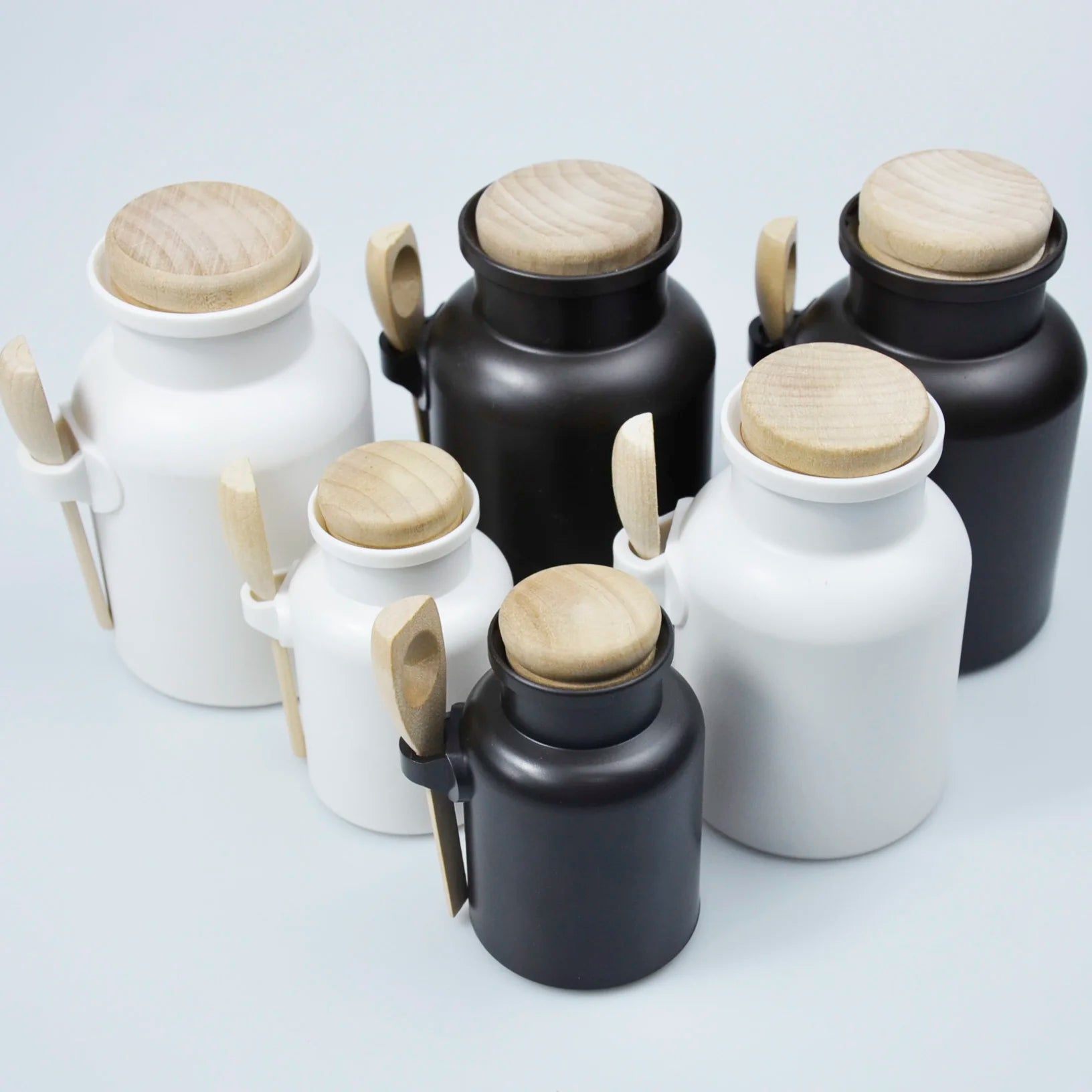 Wholesale Skin Care Jar 100ml 200ml 300ml Matte Bath Salt Jar Packaging Plastic Black Containers for Bath Salts with Cork