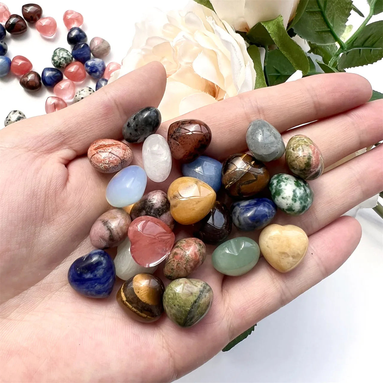 Natural Crystal Mini Heart Rock Stones Polished Craving  Sodalite Quartz Heart for Wedding Favors