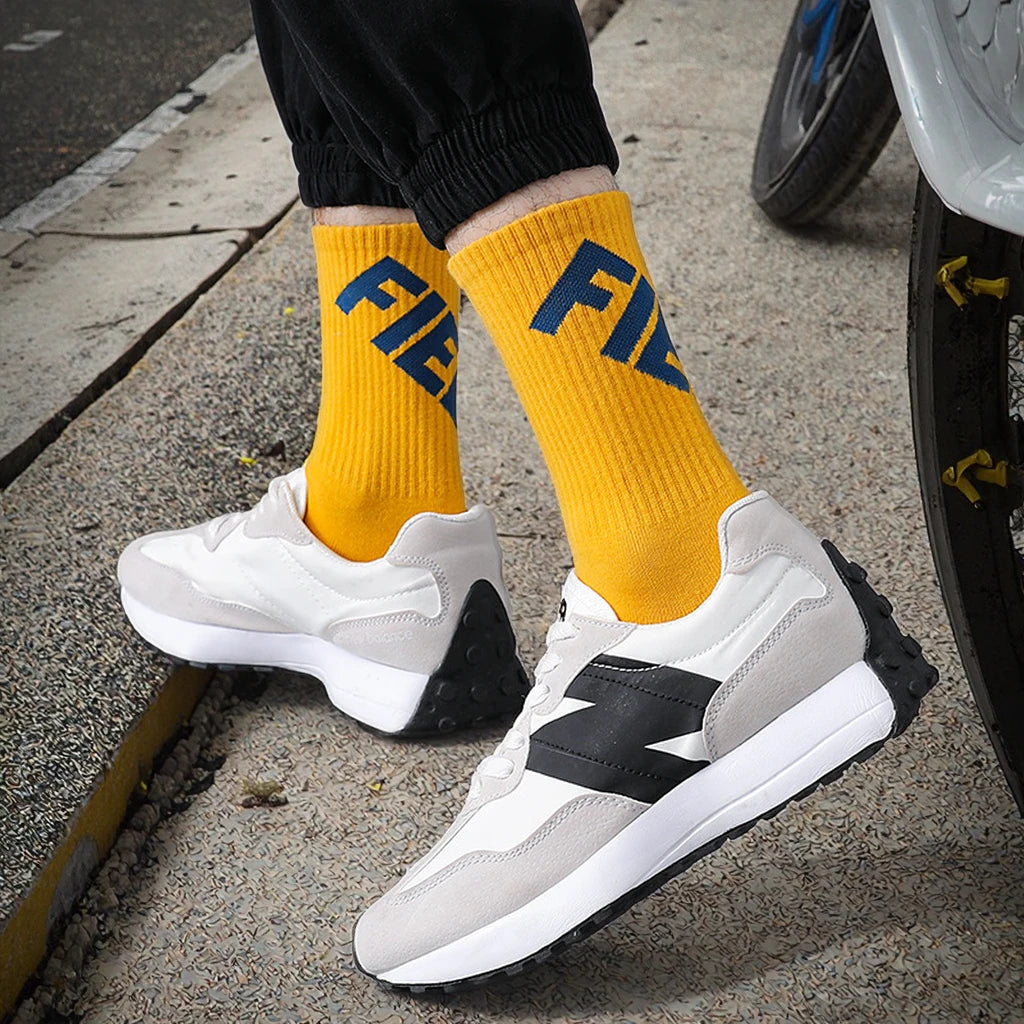 High Quality Custom Logo Sport Socks Fashion Cotton Knitted Calcetines for Men Women Individualized Chaussettes with Spring Cuff