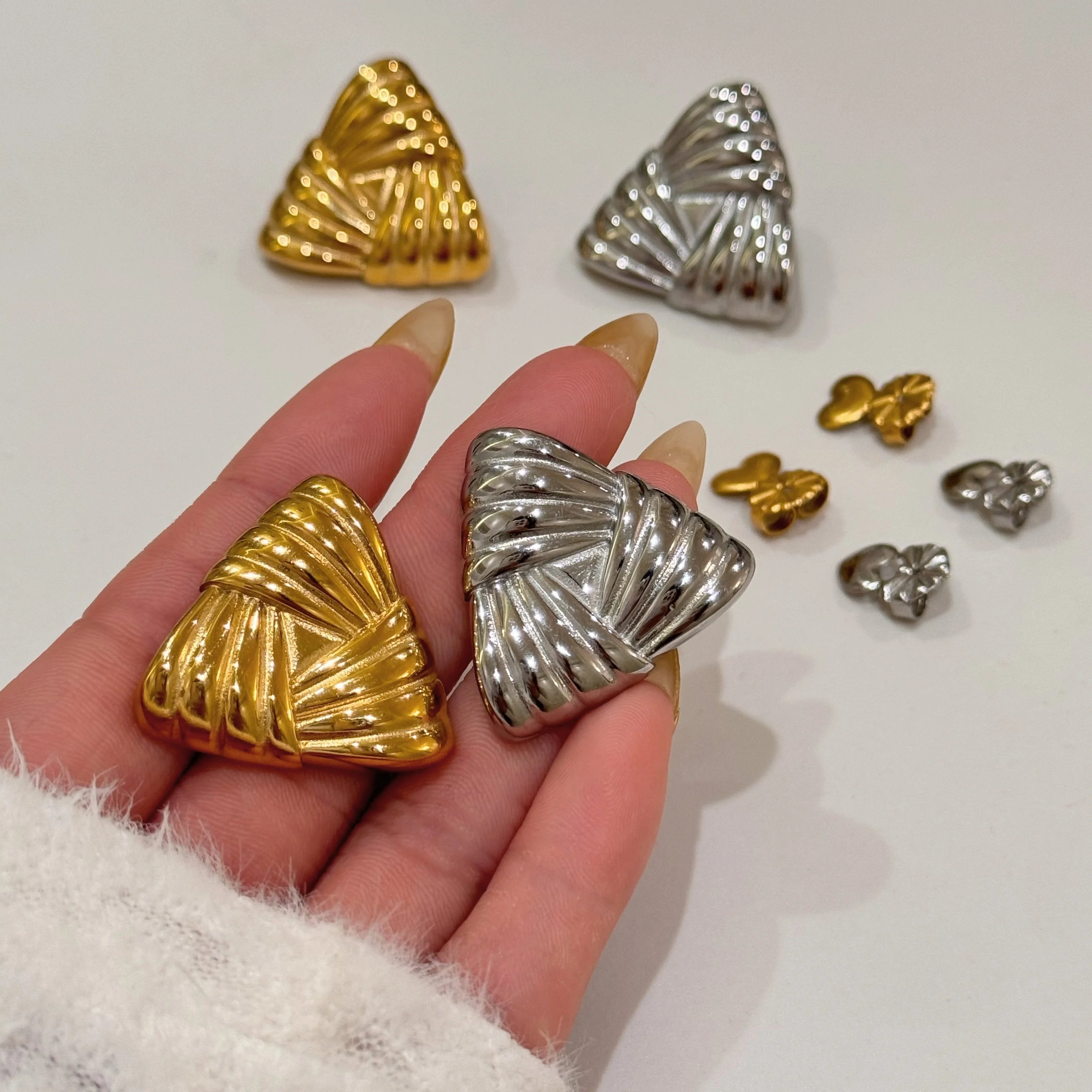 2024 Dazan New HOT 18k Gold Plated Hypoallergenic Stainless Steel Boho Embossed Triangle Vintage Earrings Valentines Gift