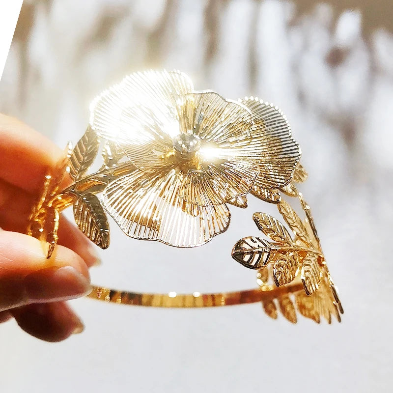 KAIMEI 2025 New Arrival New Irregular Exaggerated Geometric Gold Metal Flower Bracelet Retro Filigree Pearl Big Flower Bracelets