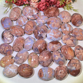 Factory Price Natural Petal Agate Palm Crystal Quartz Palm Stone for Decoration