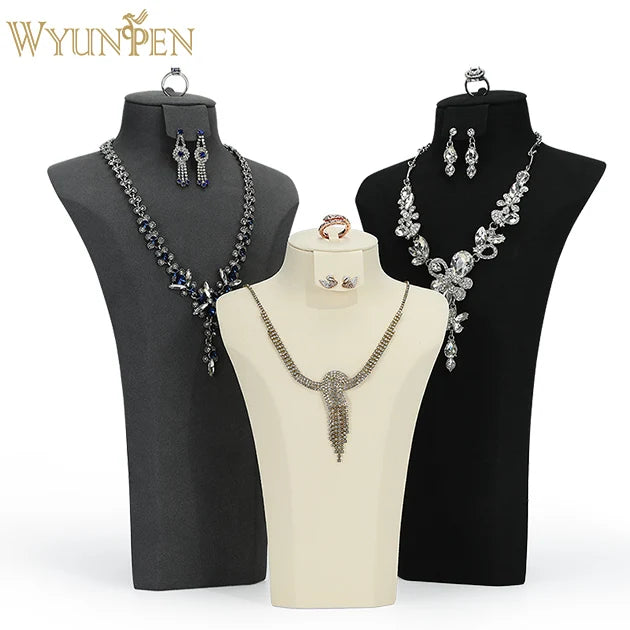 WYP Jewelry Shows Necklace Model Wears Jewelry Portrait Neck Shows Prop Pendant Receives Shelf Accessories 3-in-1 Portrait