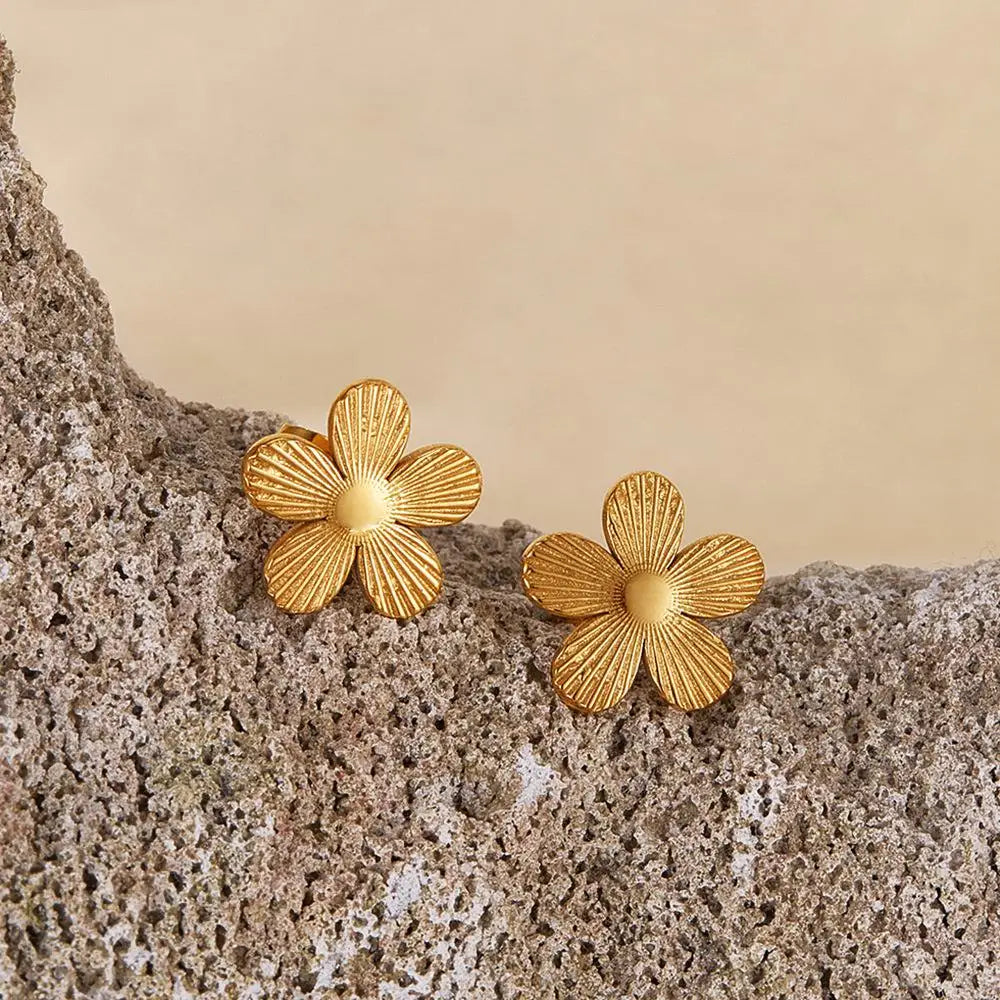 Summer Classic Retro Delicate Flower Stud Earrings 18K Premium Gold Plated Stainless Steel Fashionable Women's Jewelry