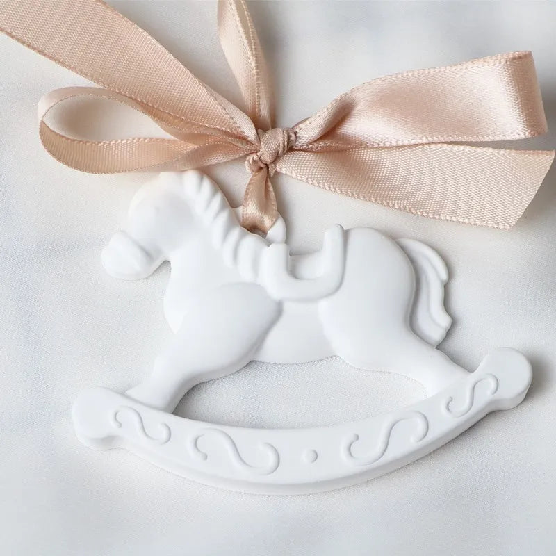 White Horse Scented Ceramic Hanging Wardrobe Car Air Freshener Aroma Plaster Porcelain Flower Home Fragrance Oil Diffuser