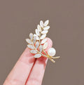 Wholesale Fashion Freshwater Pearl Cz Crystal Leaf Brooches Design for Women Girls Jewelry