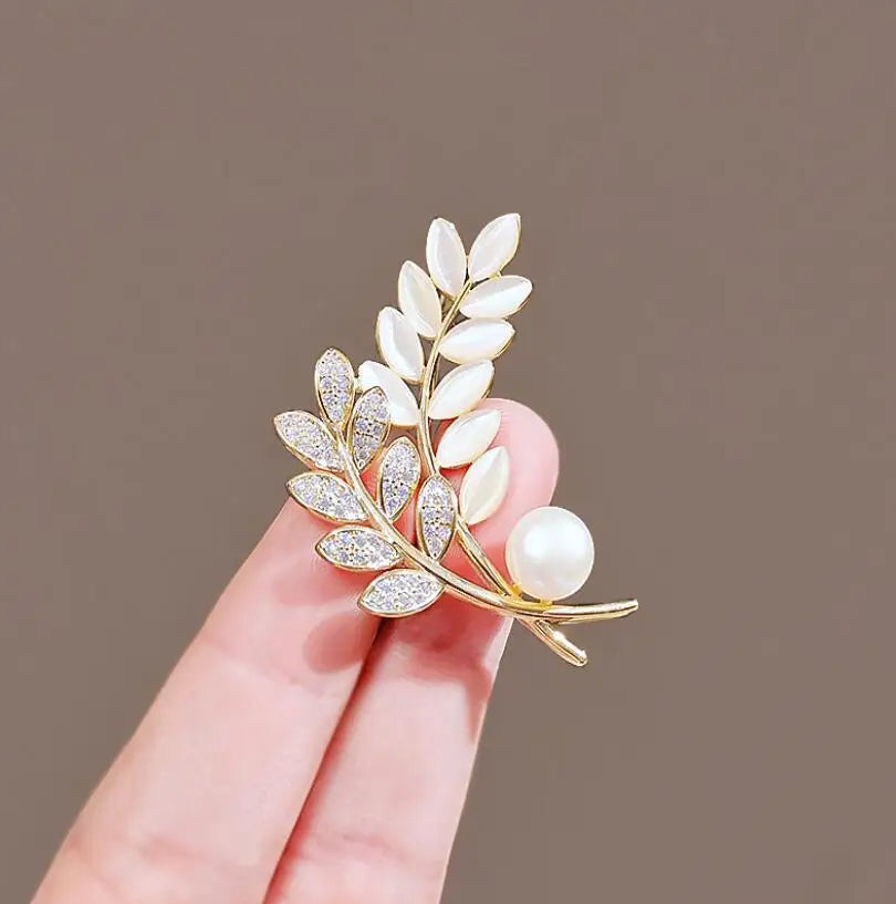 Wholesale Fashion Freshwater Pearl Cz Crystal Leaf Brooches Design for Women Girls Jewelry