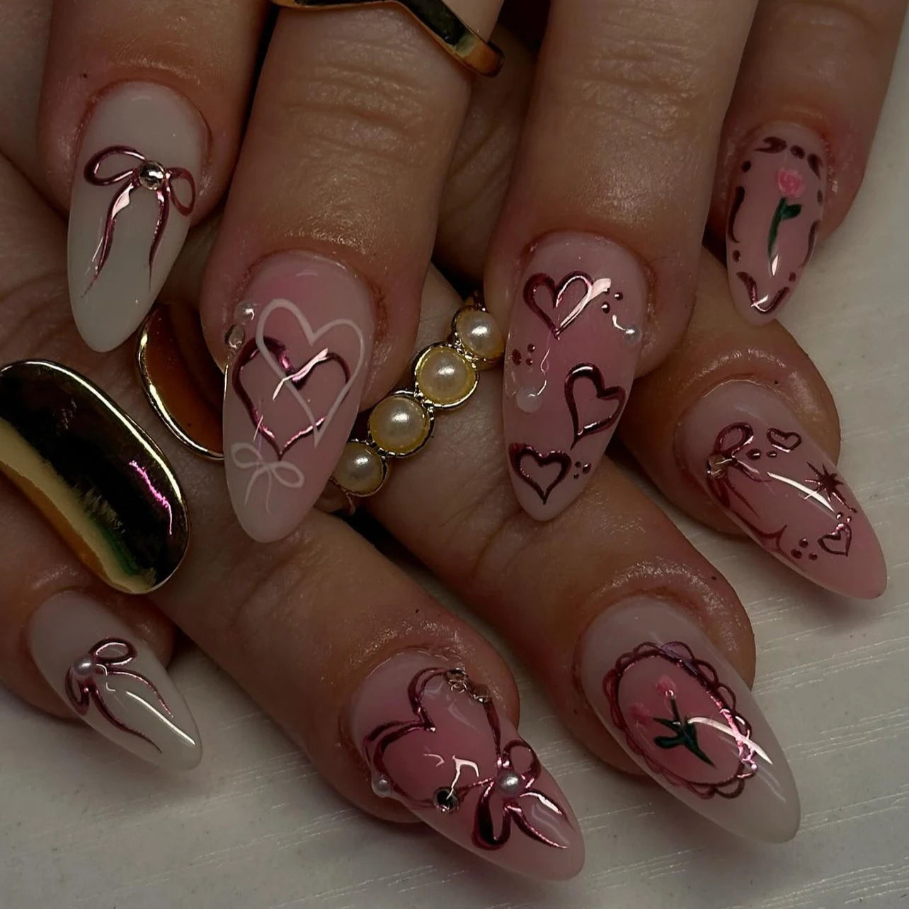 24 Pcs 3710 Elegant Pink and White Nail Tips with Hearts and Flowers Short Almond Press on Nails Artificial Fingernails